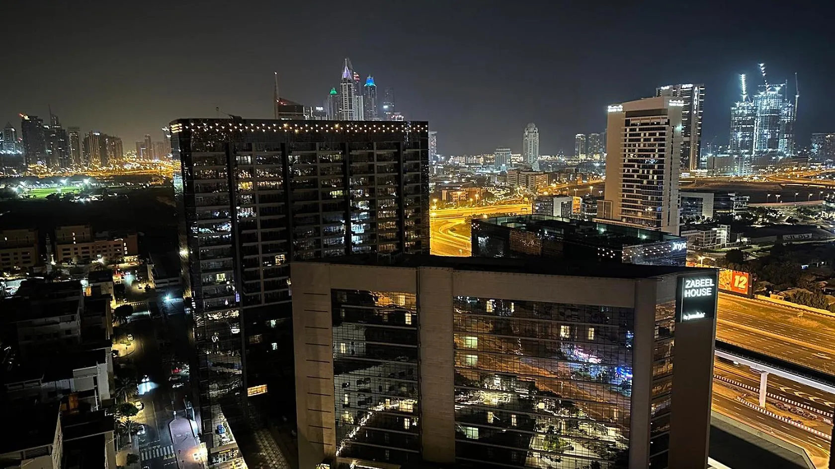 Homestay Quiet Partition Room In Tecom Barsha Heights Dubai