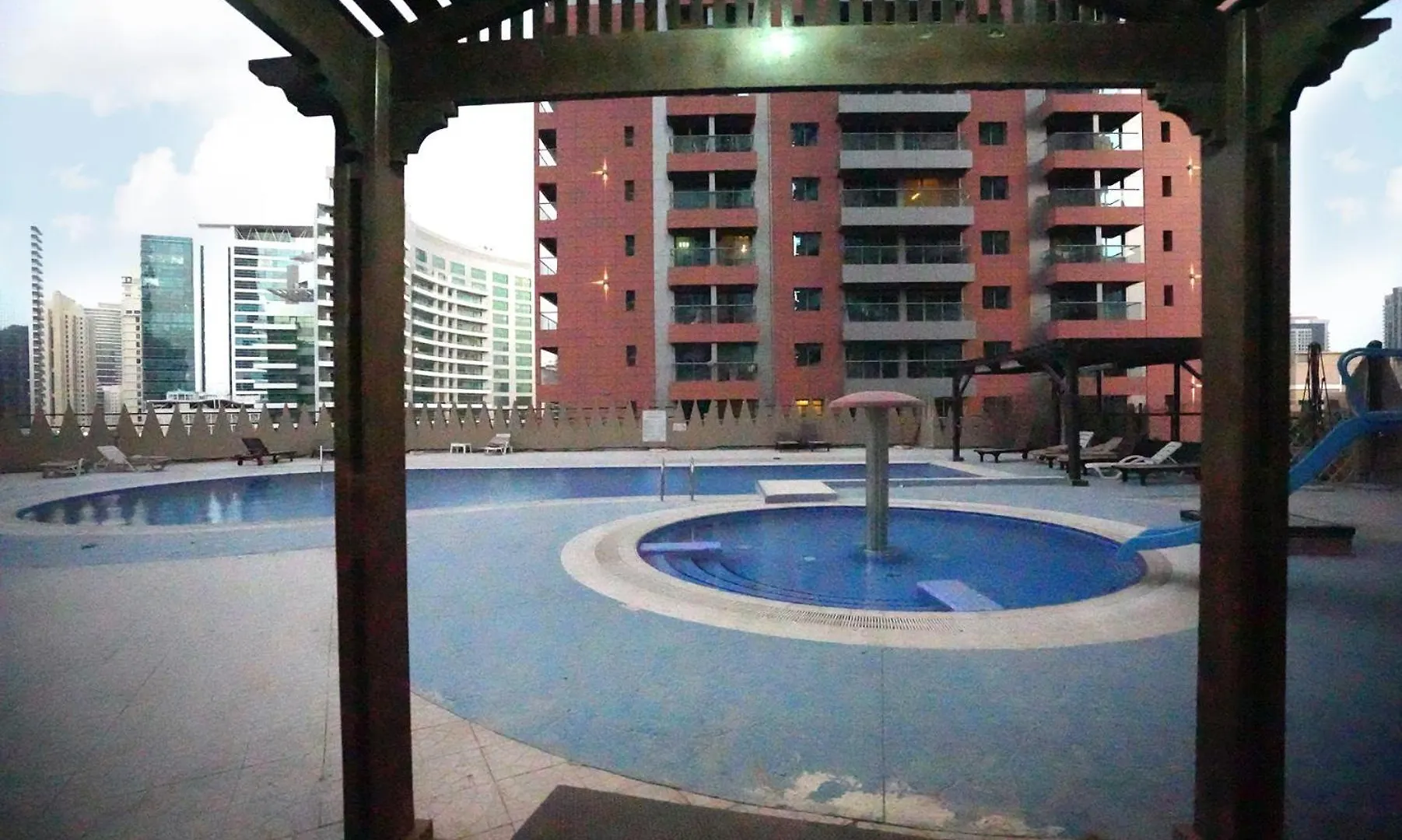 Homestay Quiet Partition Room In Tecom Barsha Heights Dubai